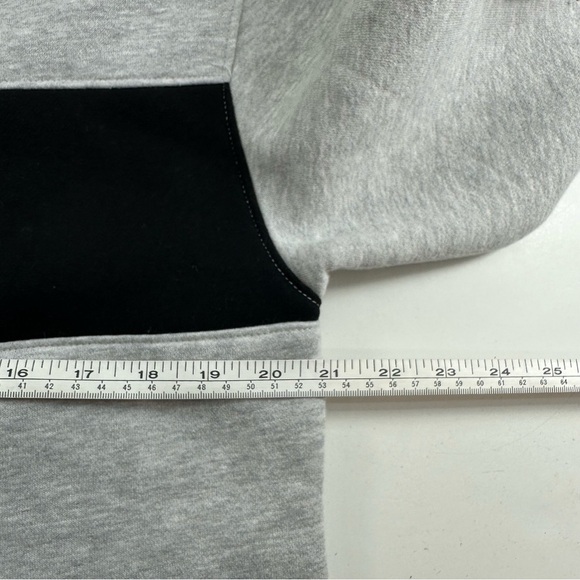 NWOT Hype and Vice UMASS Cropped Sweatshirt Womens Small Gray Black Colorblock - Picture 5 of 7